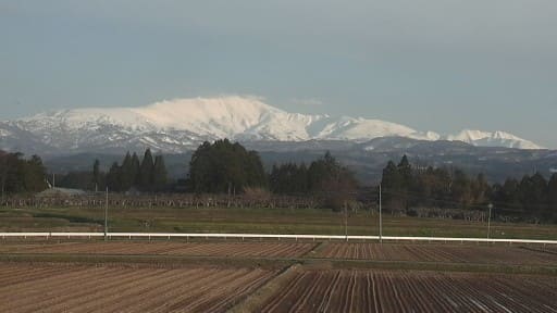 羽黒町から見た月山遠望 