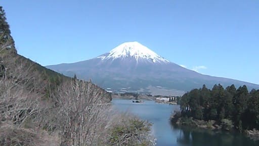 田貫湖畔から見た富士山 