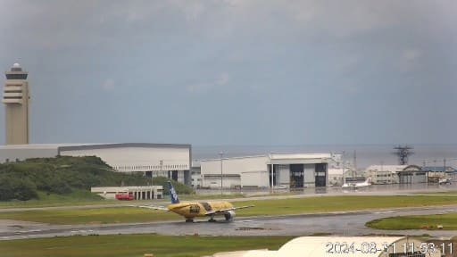 ホテルエアポートビューNAHAから見る那覇空港